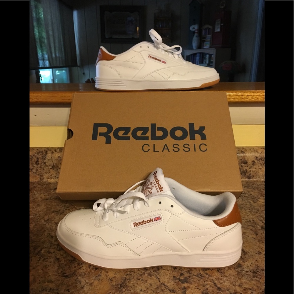 NIB Men’s Reebok Classic Sneakers Size 8